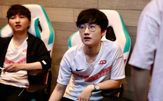 满激情和挑 满激情和挑